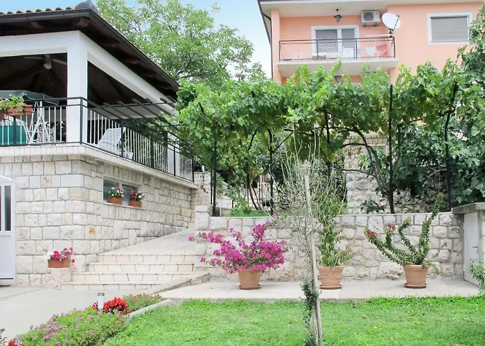Apartman Vukelic-1 By Interhome